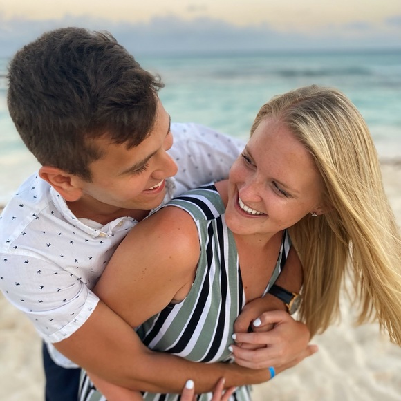 Meet your Posher, Jennifer - Picture 1 of 1